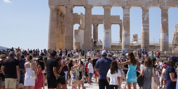 Στο 13% του ΑΕΠ η άμεση εισφορά του τουρισμού